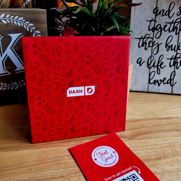 DASH SKULL MINI WAFFLE MAKER - Picture 6 of 6